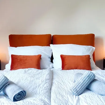 Apartment Zentral Und Ruhig Mit Kueche, Gemuetliches Bett