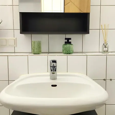 Zentral Und Ruhig Mit Kueche, Gemuetliches Bett Apartment *
